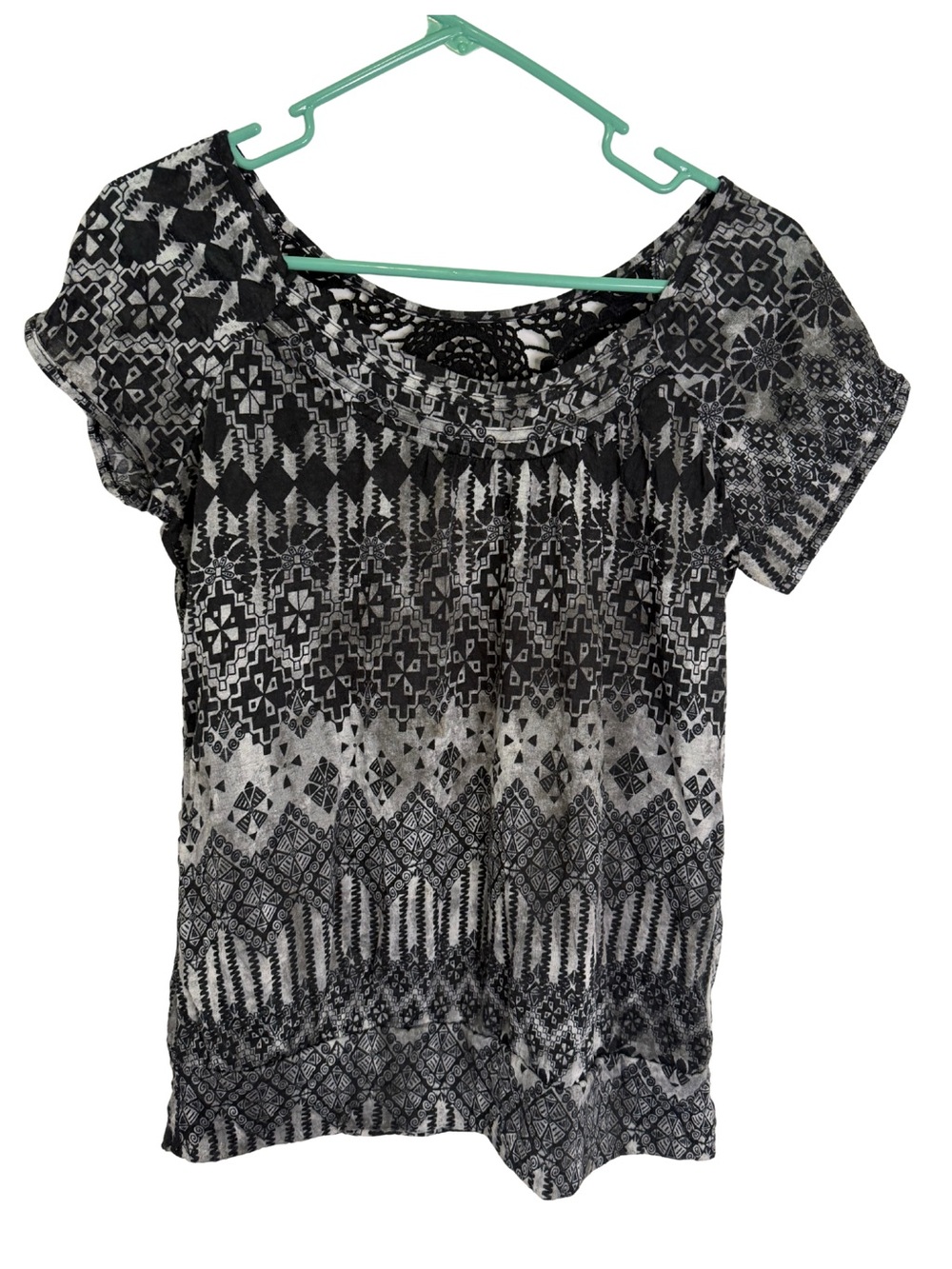 3/$20 Self Esteem Black, Gray & White Aztec Short Sleeve Top